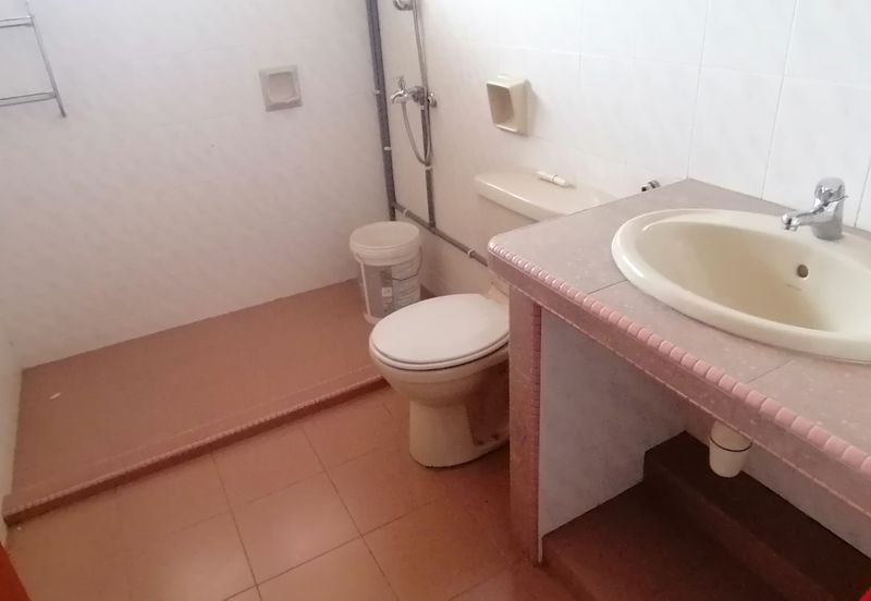 Oug 2 Storey Terrace Facing Empty Land for Rent