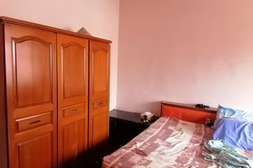 Oug 2 Storey Terrace Facing Empty Land for Rent