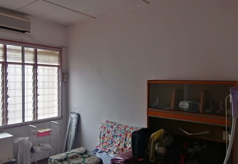 Oug 2 Storey Terrace Facing Empty Land for Rent