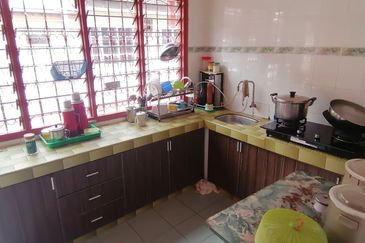Oug 2 Storey Terrace Facing Empty Land for Rent