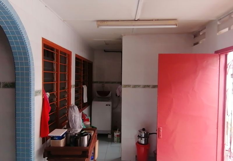 Oug 2 Storey Terrace Facing Empty Land for Rent