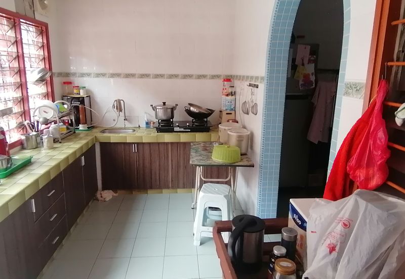 Oug 2 Storey Terrace Facing Empty Land for Rent