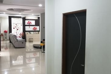 OUG/Puncak Jalil Gated 3 Storey Corner Semi D