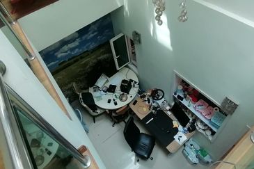 OUG/Puncak Jalil Gated 3 Storey Corner Semi D