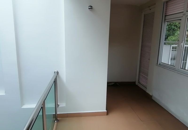 OUG/Puncak Jalil Gated 3 Storey Corner Semi D