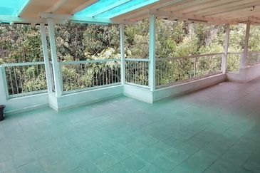 OUG/Puncak Jalil Gated 3 Storey Corner Semi D