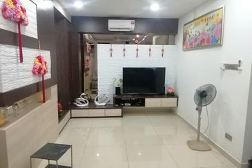 OUG/Puncak Jalil Gated 3 Storey Corner Semi D