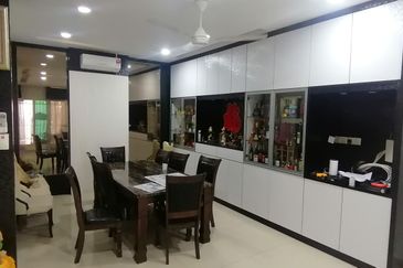 OUG/Puncak Jalil Gated 3 Storey Corner Semi D