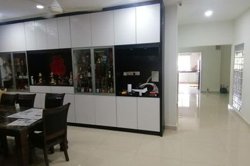 OUG/Puncak Jalil Gated 3 Storey Corner Semi D