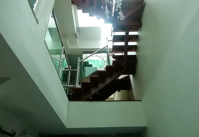 OUG/Puncak Jalil Gated 3 Storey Corner Semi D