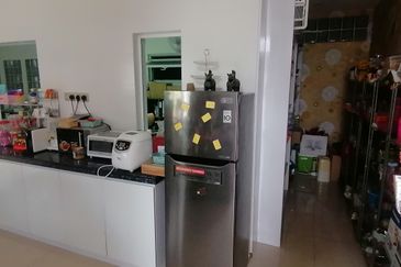 OUG/Puncak Jalil Gated 3 Storey Corner Semi D