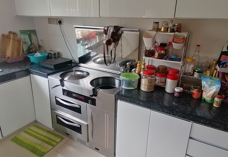 OUG/Puncak Jalil Gated 3 Storey Corner Semi D