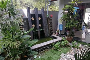 OUG/Puncak Jalil Gated 3 Storey Corner Semi D