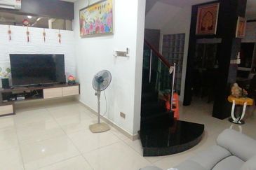 OUG/Puncak Jalil Gated Guarded 3 Storey Semi D