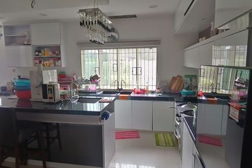 OUG/Puncak Jalil Gated Guarded 3 Storey Semi D