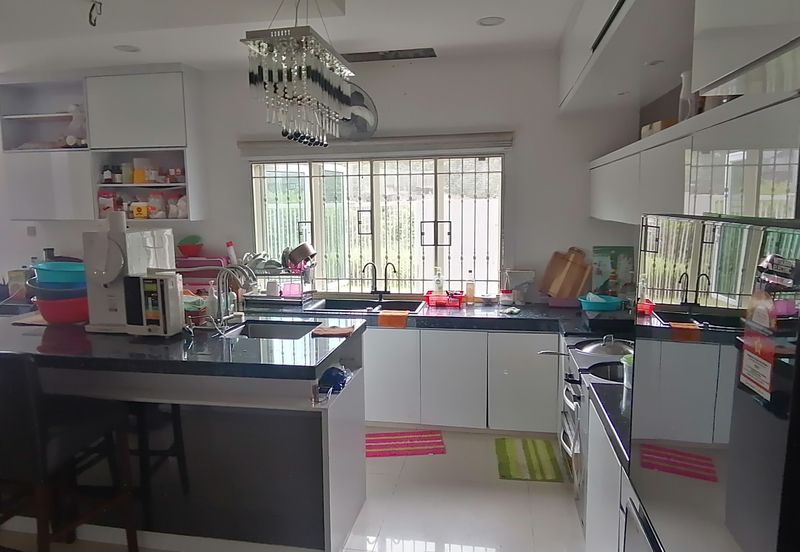 OUG/Puncak Jalil Gated Guarded 3 Storey Semi D