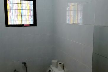 OUG Corner 2 Storey Terrace House For Rent