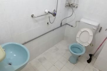 OUG Corner 2 Storey Terrace House For Rent