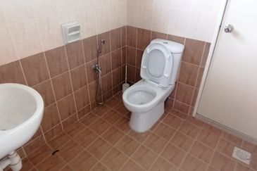 OUG/Sri Petaling Corner 2 Storey Semi D For Rent