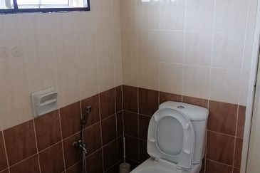 OUG/Sri Petaling Corner 2 Storey Semi D For Rent