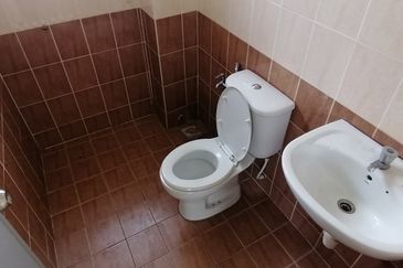 OUG/Sri Petaling Corner 2 Storey Semi D For Rent