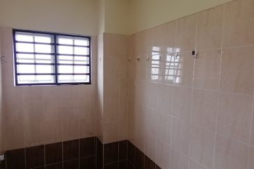 OUG/Sri Petaling Corner 2 Storey Semi D For Rent