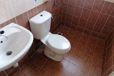 OUG/Sri Petaling Corner 2 Storey Semi D For Rent