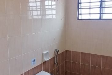 OUG/Sri Petaling Corner 2 Storey Semi D For Rent