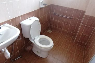 OUG/Sri Petaling Corner 2 Storey Semi D For Rent