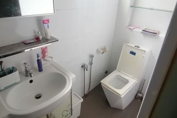 OUG/Happy Garden 1 Storey Semi D For Sale