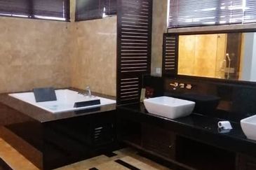 OUG/Taman Yarl 2 Bungalow Houses Bundle Sale