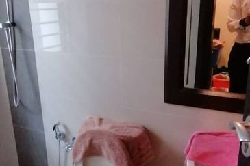 OUG/Taman Yarl 2 Bungalow Houses Bundle Sale