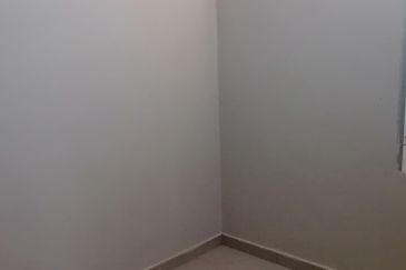 OUG Renovated 2 Storey Terrace For Rent