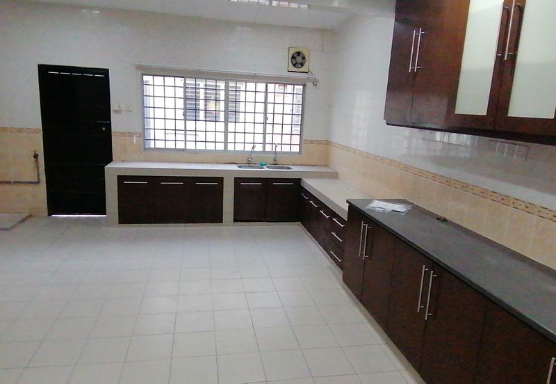 OUG Renovated 2 Storey Terrace For Rent
