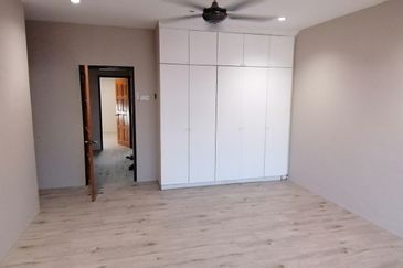 OUG Renovated 2 Storey Terrace For Rent