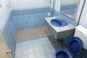 OUG Renovated 2 Storey Terrace For Rent