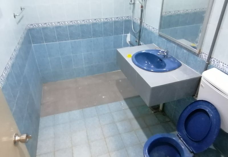 OUG Renovated 2 Storey Terrace For Rent