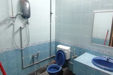 OUG Renovated 2 Storey Terrace For Rent