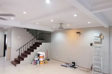 OUG Renovated 2 Storey Terrace For Rent