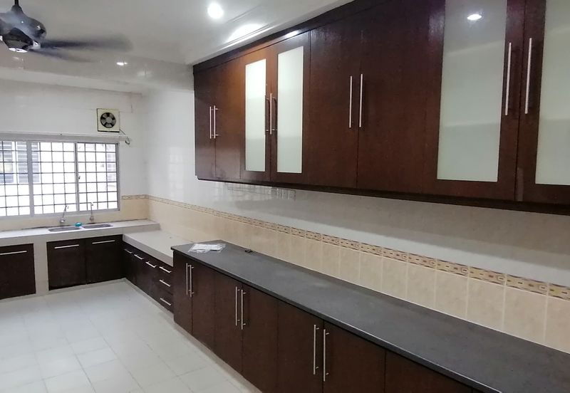 OUG Renovated 2 Storey Terrace For Rent