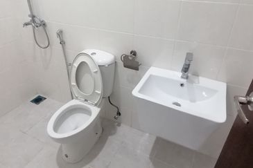 OUG/Happy Garden 4.5 Storey Gated Guarded House