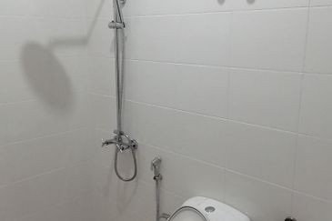 OUG/Happy Garden 4.5 Storey Gated Guarded House