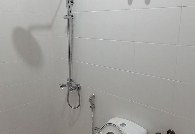 OUG/Happy Garden 4.5 Storey Gated Guarded House