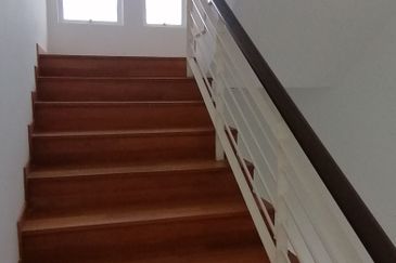 OUG/Happy Garden 4.5 Storey Gated Guarded House