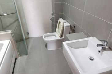 OUG/Happy Garden 4.5 Storey Gated Guarded House