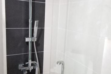 OUG/Happy Garden 4.5 Storey Gated Guarded House