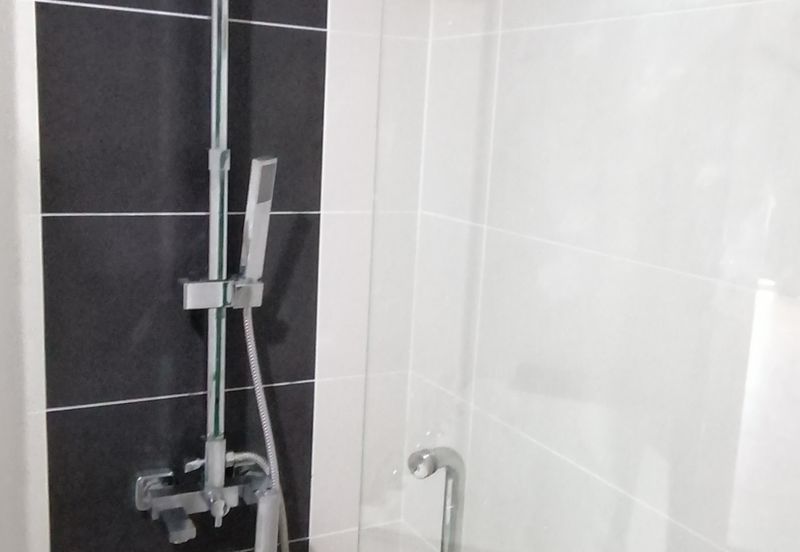 OUG/Happy Garden 4.5 Storey Gated Guarded House