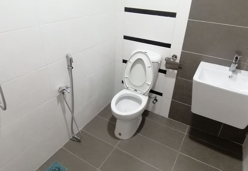 OUG/Happy Garden 4.5 Storey Gated Guarded House