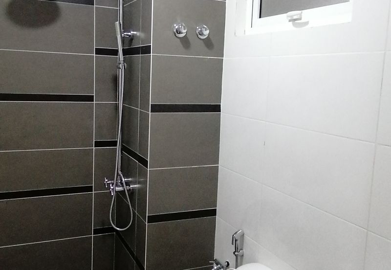 OUG/Happy Garden 4.5 Storey Gated Guarded House