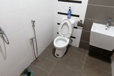 OUG/Happy Garden 4.5 Storey Gated Guarded House